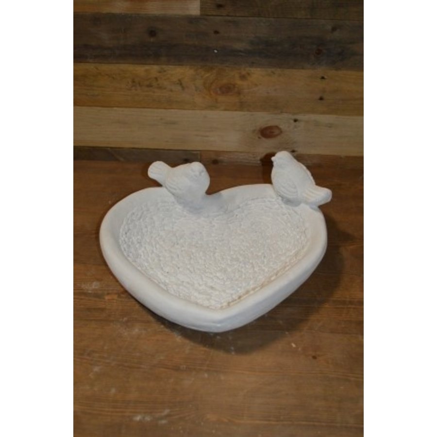 Betonnen hartvormige waterschaal met 2 vogeltjes – decoratie en vogelbadje-1