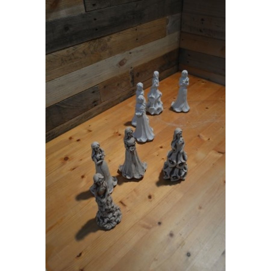 Set van 4 betonnen bloemenvrouwen – jurken per jaargetijde-4