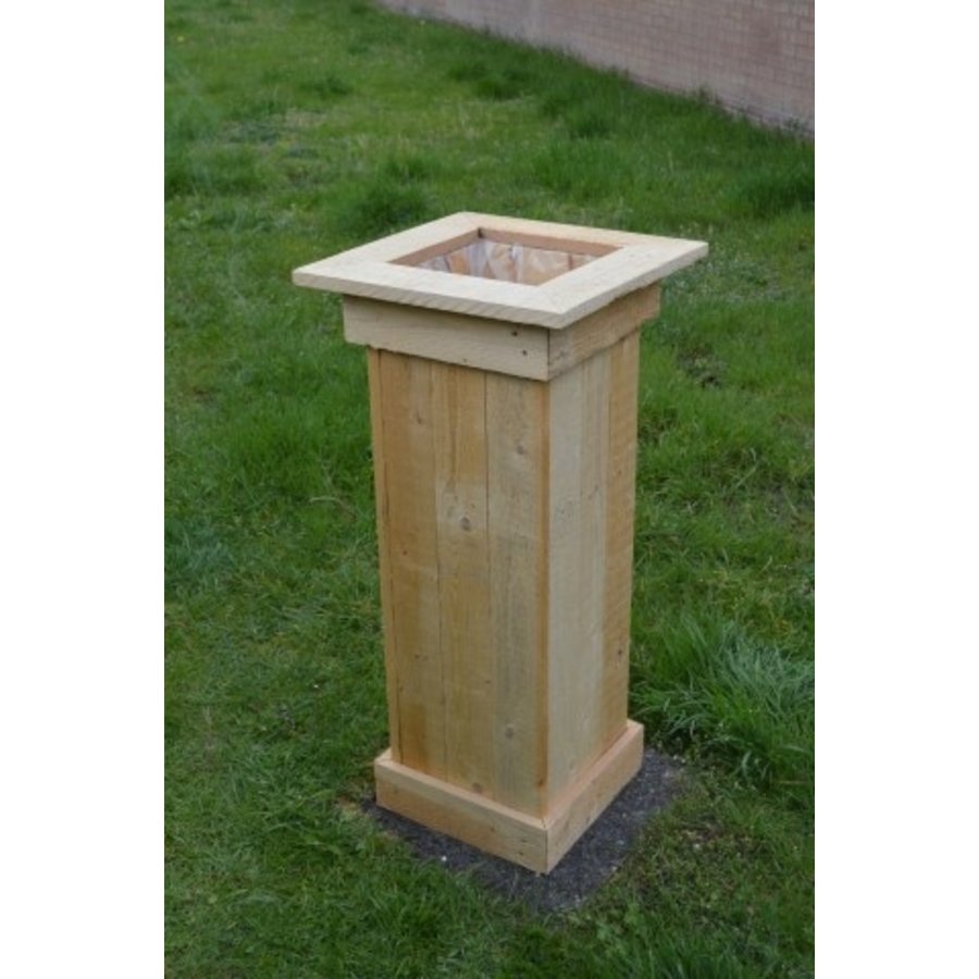 Vierkante bloembak van hergebruikt pallethout met plastic binnenvoering-1