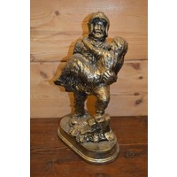 thumb-Brandweerman die vrouw redt – goudkleurig beeld van polyester voor binnen en buiten-2