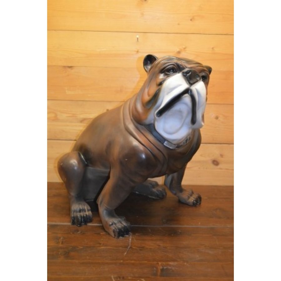 Vervaarlijk uitziende bulldog van polyester – decoratief hondenbeeld voor binnen en buiten-1