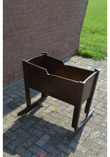 Vintage schommelwieg van oud grenen 