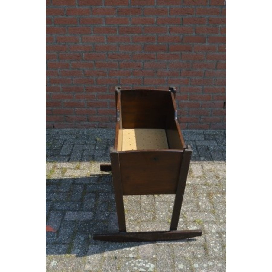 Vintage schommelwieg van oud grenen-2