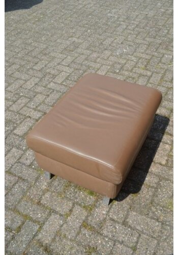 Bruine leren hocker van Montel 