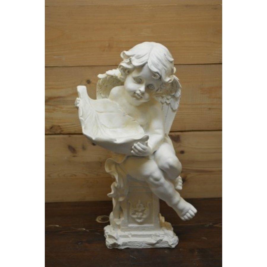 Engel met boomblad op kleine pilaar – Polyester tuinbeeld voor binnen en buiten-1