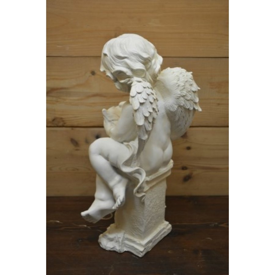 Engel met boomblad op kleine pilaar – Polyester tuinbeeld voor binnen en buiten-4