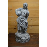 thumb-Vrouw met waterkruik – Decoratief gipsen beeld op voetstuk.-1