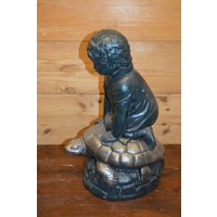 thumb-Lief beeld van jongen op schildpad van gips-2
