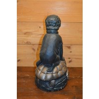 thumb-Lief beeld van jongen op schildpad van gips-3