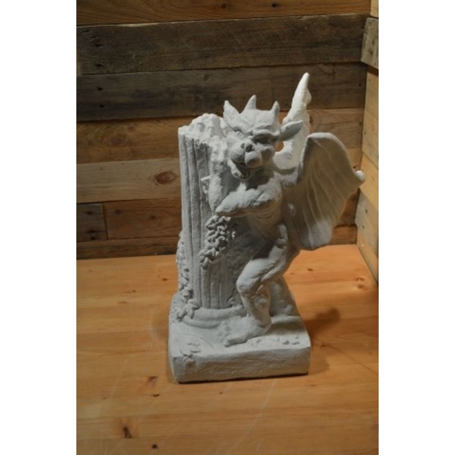 Waterspuwer met pilaar van beton – Klassieke gargouille decoratie-1
