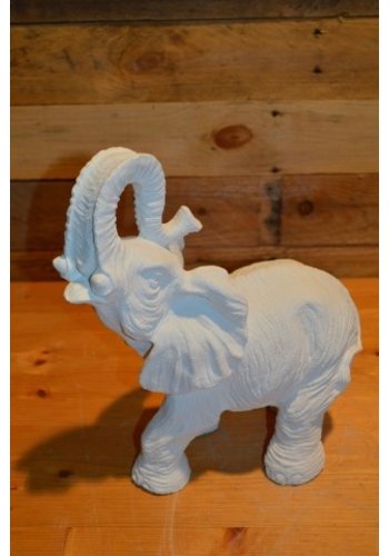 Betonnen beeld olifant met slurf omhoog 