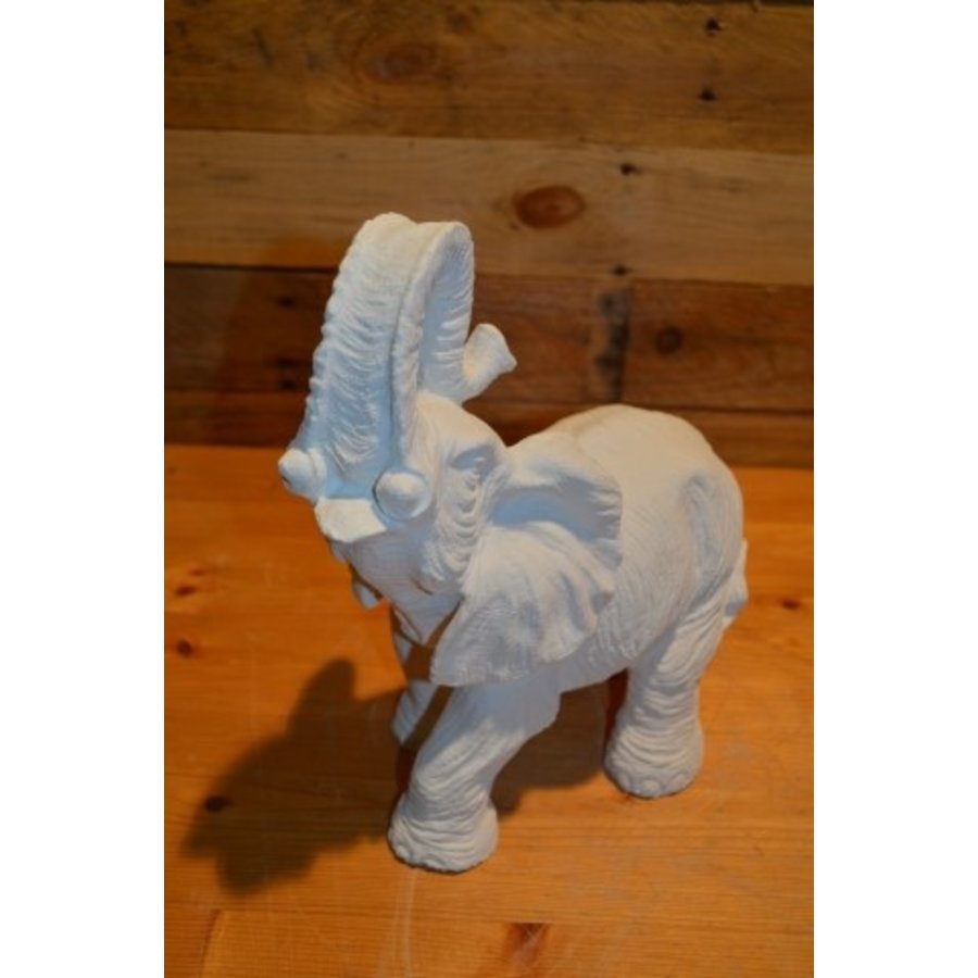 Betonnen olifant met slurf omhoog voor geluk en voorspoed-2