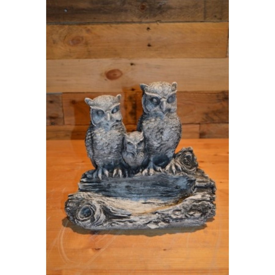Betonnen familie uil op drink- en voerbakje voor binnen en buiten-1