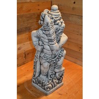 thumb-Balinese tempelwachter met wapen rechts van zich – betonnen tuinbeeld-2