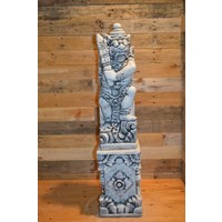 thumb-Balinese tempelwachter wapen rechts + pilaar-1