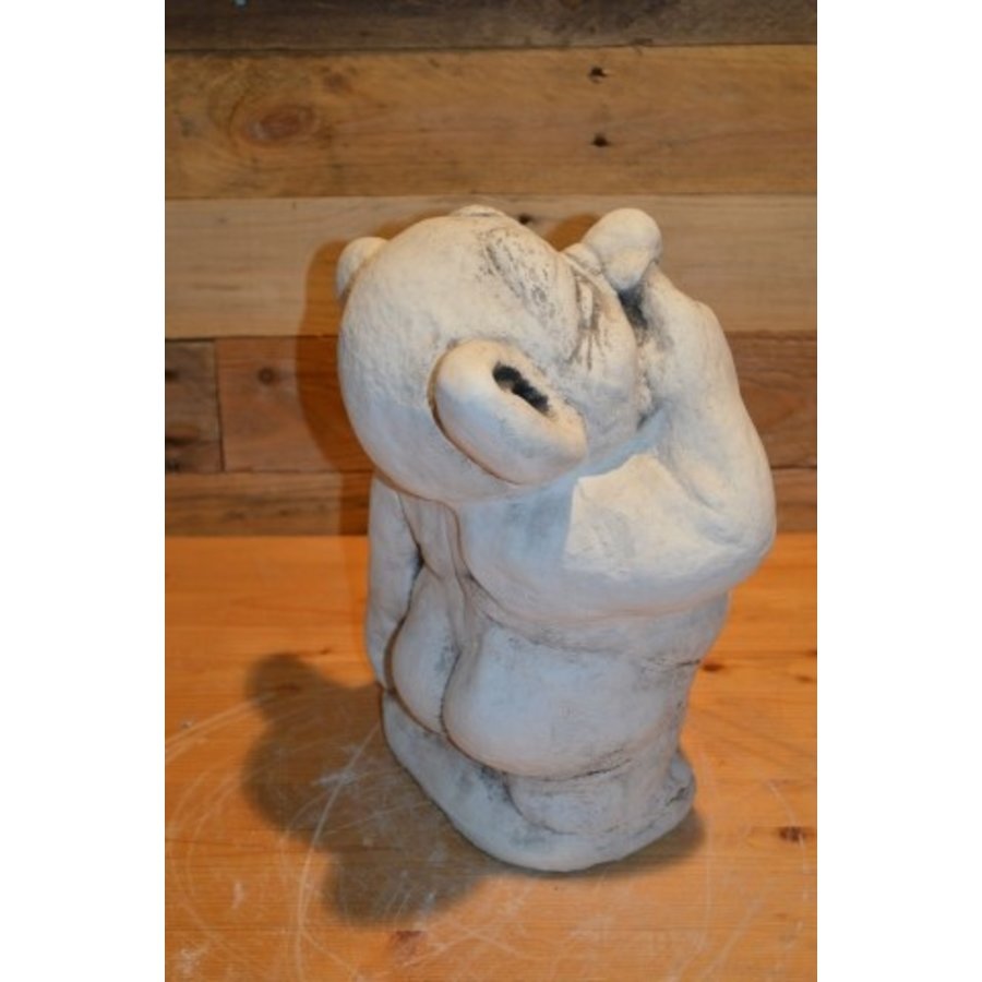 Peuterende trol – Grappig betonnen beeld voor tuin of huis-4
