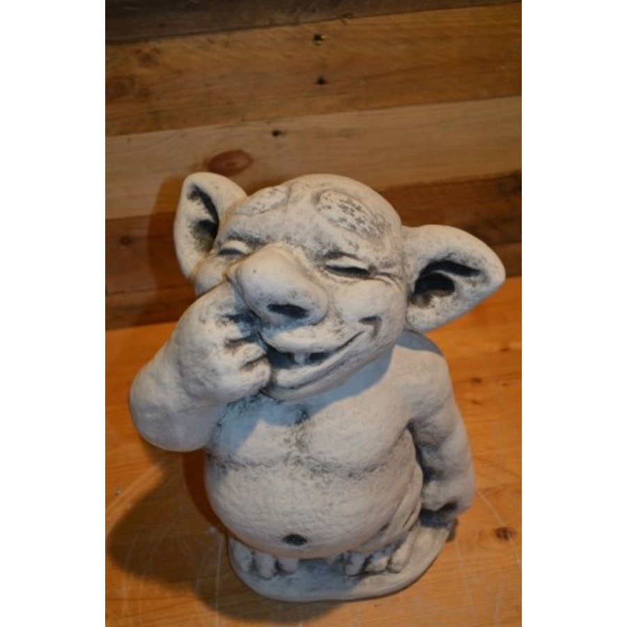 Peuterende trol – Grappig betonnen beeld voor tuin of huis-5