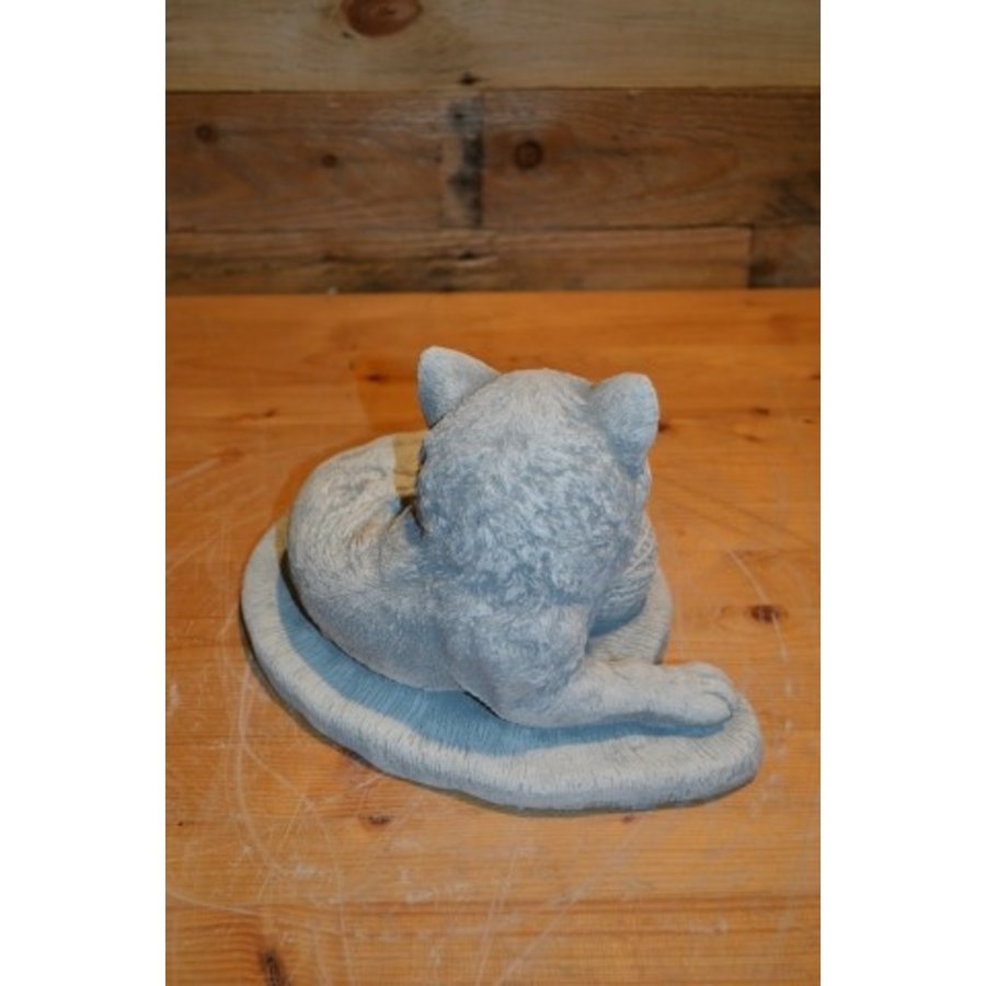 Spelende kat met bolletje wol – Betonnen decoratie voor binnen en buiten-3