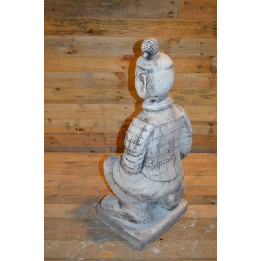 Betonnen beeld van knielende Terracotta krijger – Chinese keizerlijke soldaat voor tuin of interieur-4