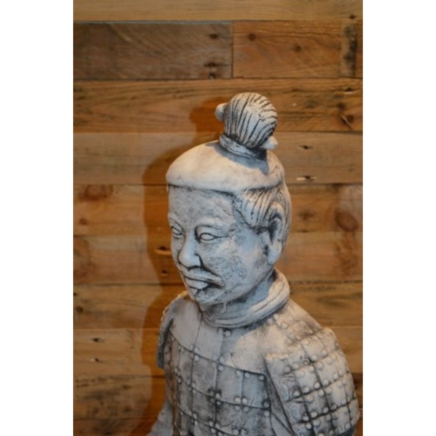 Betonnen beeld van knielende Terracotta krijger – Chinese keizerlijke soldaat voor tuin of interieur-5