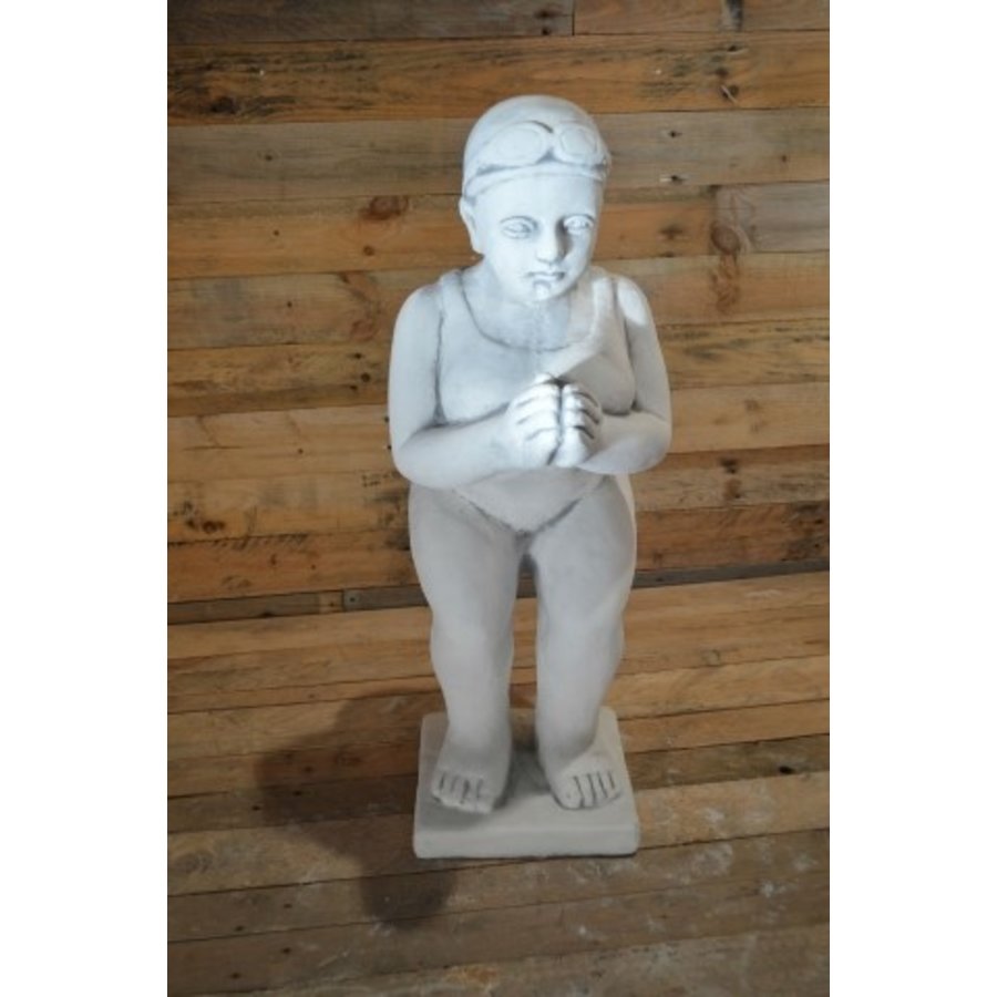 Beeld van dikke dame in bikini met Rubensiaans postuur van beton-2