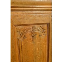 thumb-Robuust kasteel dressoir van massief eikenhout met glas en houtsnijwerk-4