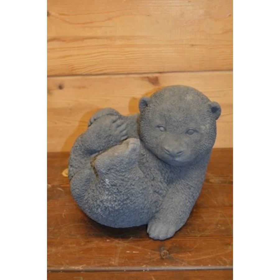 Betonnen beeld van een liggende pandabeer voor binnen en buiten-1