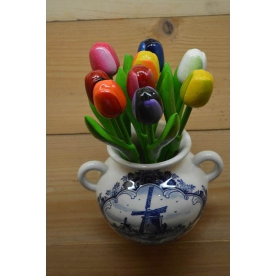 Boeket houten tulpen in een handbeschilderde Delfts blauwe wandvaas-2