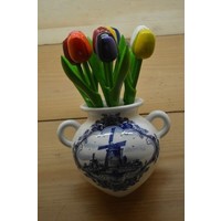thumb-Boeket houten tulpen in een handbeschilderde Delfts blauwe wandvaas-3