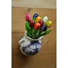 Hollands hangvaasje met houten tulpen