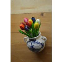 thumb-Boeket houten tulpen in een handbeschilderde Delfts blauwe wandvaas-4