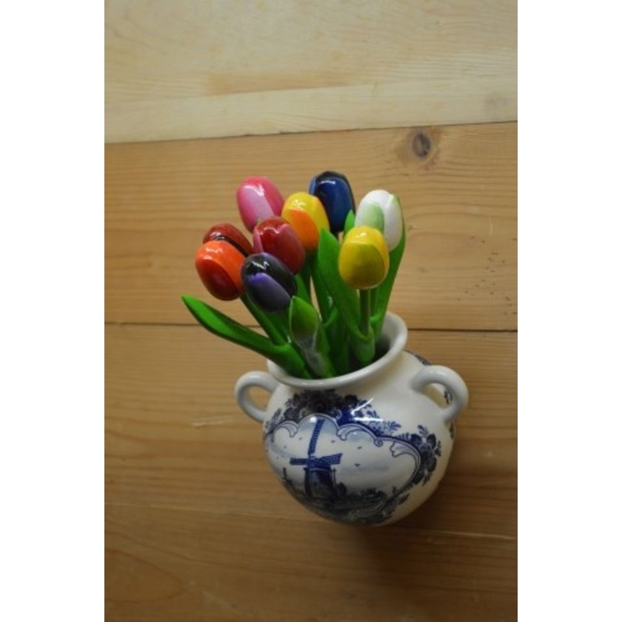 Boeket houten tulpen in een handbeschilderde Delfts blauwe wandvaas-4