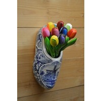 thumb-Boeket houten tulpen in een handbeschilderde Delfts blauwe muurklomp-1