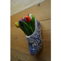 thumb-Boeket houten tulpen in een handbeschilderde Delfts blauwe muurklomp-3