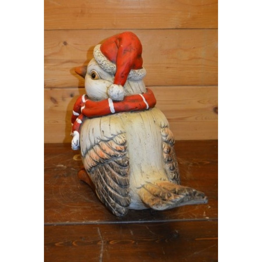 Winterse mus met muts en das van keramiek als vrolijke decoratie-2