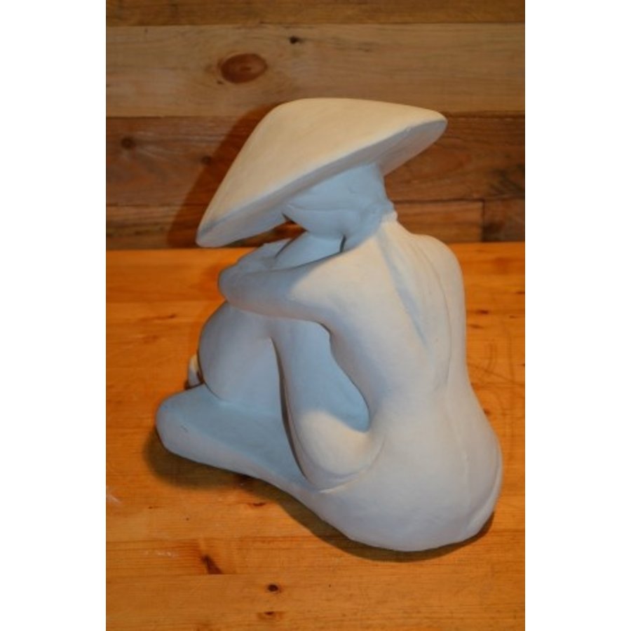 Betonnen beeld van een rustende rijstplukster voor tuin of terras-4