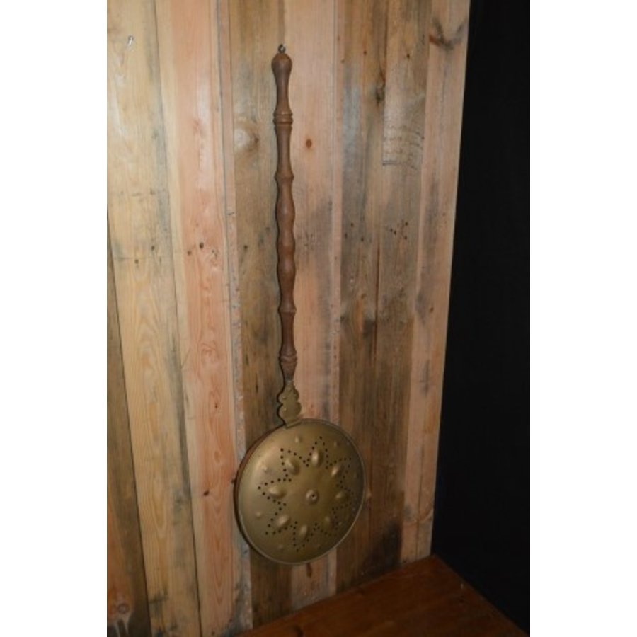 Vintage bedstoof (beddenpan) met eikenhouten steel en koperen pan-1