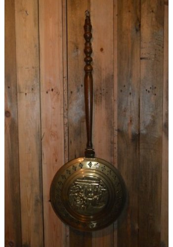 Bed stoof pan met deksel en een lange steel 