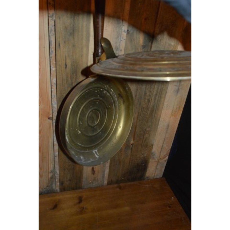 Vintage bedstoof (beddenpan) met eikenhouten steel en koperen pan-3