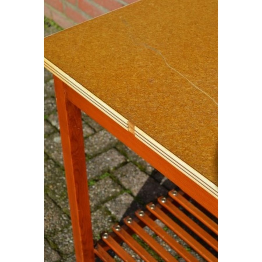 Bijzettafel voor in de keuken leuk retro model-4