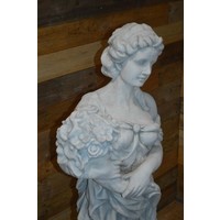 thumb-Betonnen tuinbeeld van een Griekse of Romeinse vrouw met bloemen-3