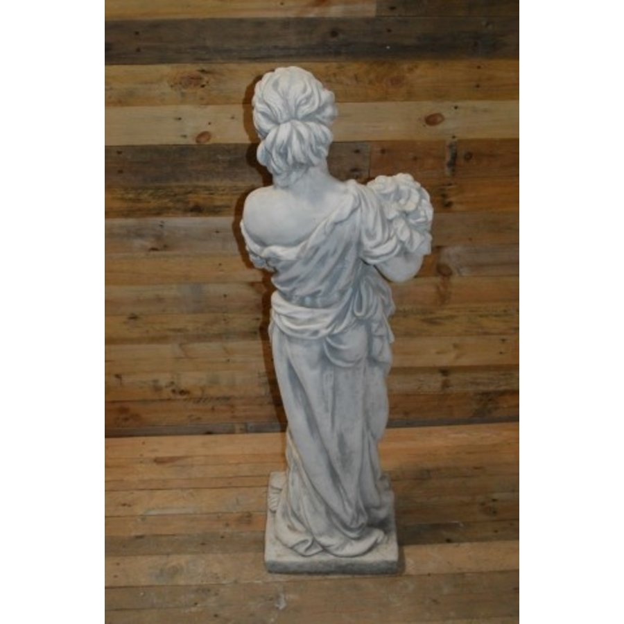 Betonnen tuinbeeld van een Griekse of Romeinse vrouw met bloemen-5