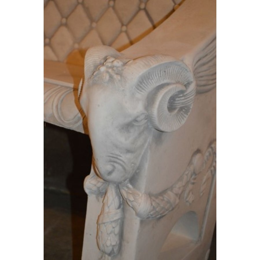 Elegante betonnen tuinbank met ramkoppen en ruitpatroon rugleuning-4