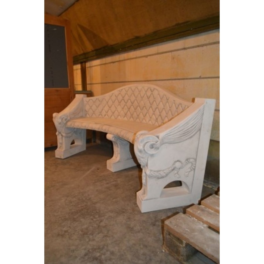 Elegante betonnen tuinbank met ramkoppen en ruitpatroon rugleuning-7