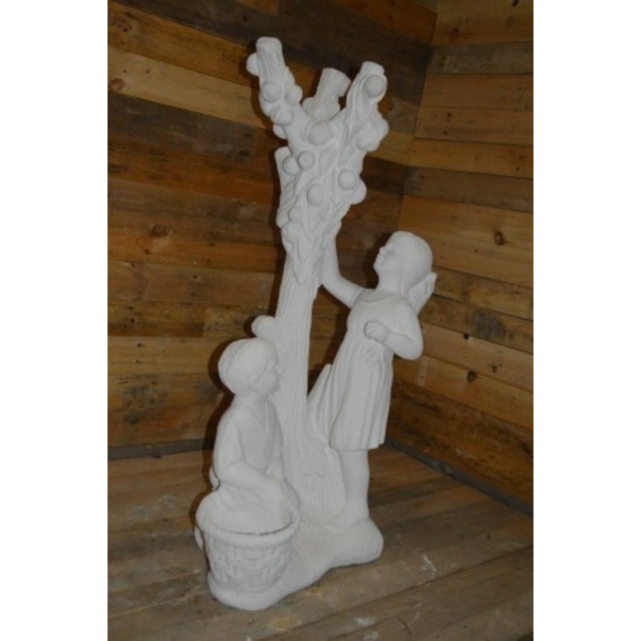 Adam en Eva bij de appelboom betonnen tuinbeeld-2