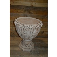 thumb-Betonnen bloempot met sierlijke details – tuinvaas van gietsteen-2