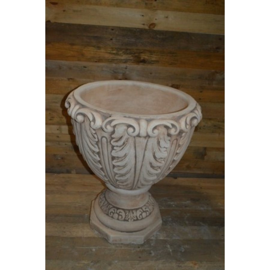 Betonnen bloempot met sierlijke details – tuinvaas van gietsteen-2