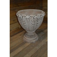 thumb-Betonnen bloempot met sierlijke details – tuinvaas van gietsteen-3