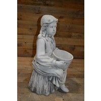 thumb-Betonnen beeld meisje met vlechten en emmer als plantenbak-1