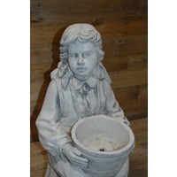 thumb-Betonnen beeld meisje met vlechten en emmer als plantenbak-5